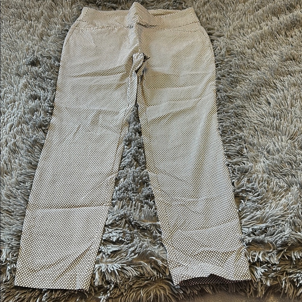 Van Heusen patterned stretch capri pants